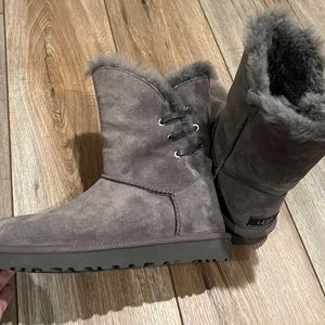 Grey uggs worn 1x  like new! size 8